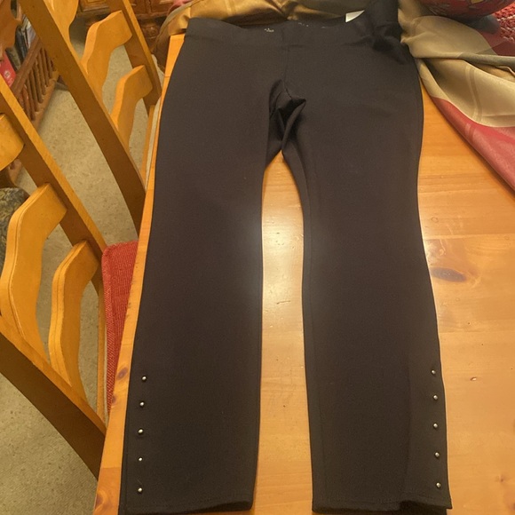 ❌❌SOLD👍👍White House Black Market WHBM Slim Crop Ponte Pants Black Knit Large - Picture 3 of 11